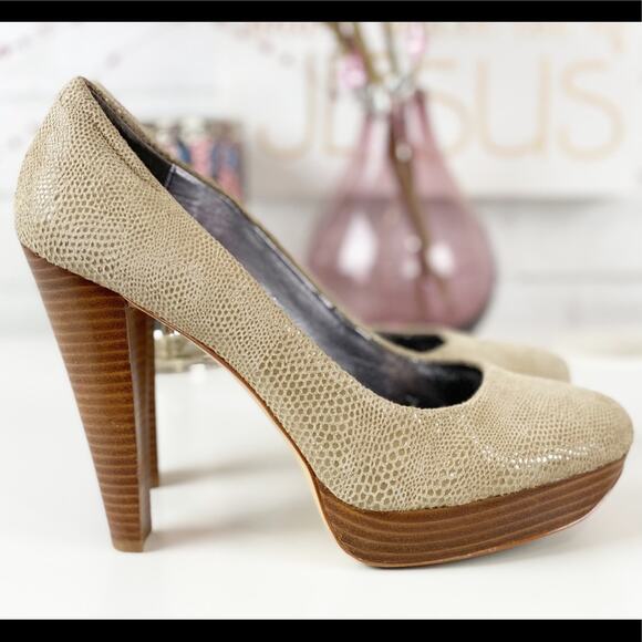 Calvin Klein Carly Platform Faux Snakeskin Heels in Size 9M - Picture 3 of 10